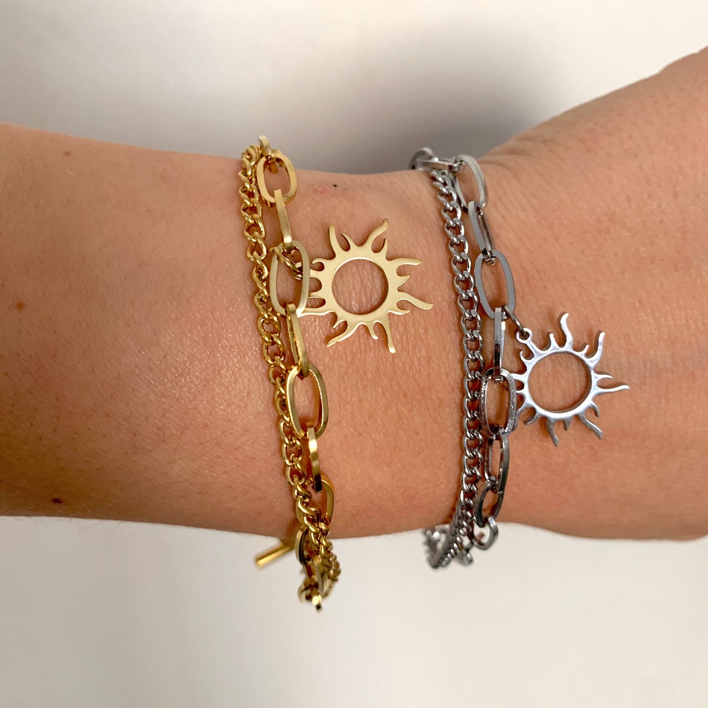 sonnenarmband-edelstahl-gold-silber-getragen-layering-damenschmuck-natascha-woge