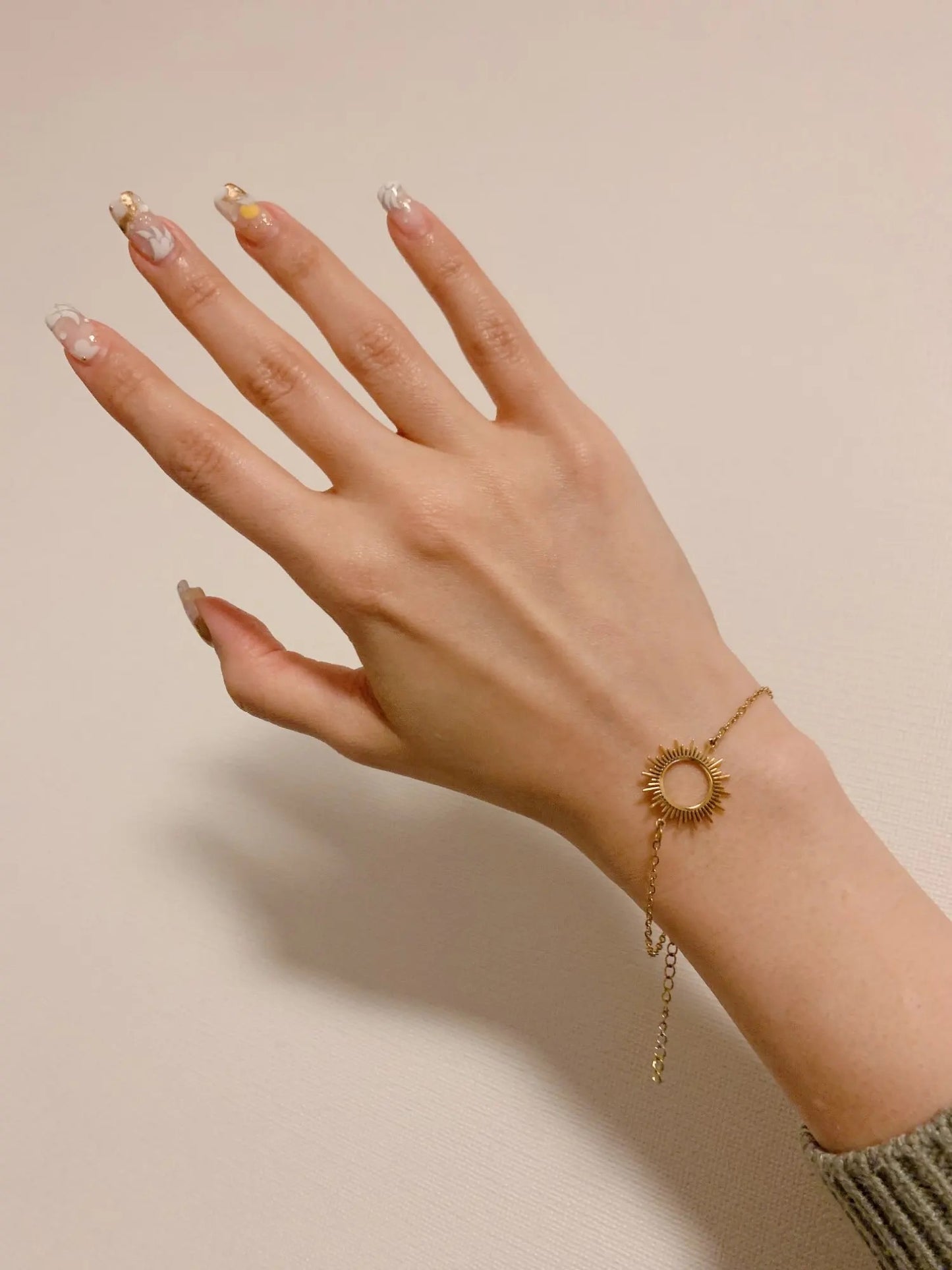 sonnenkreis-armband-edelstahl-silber-modern-damenschmuck-natascha-woge