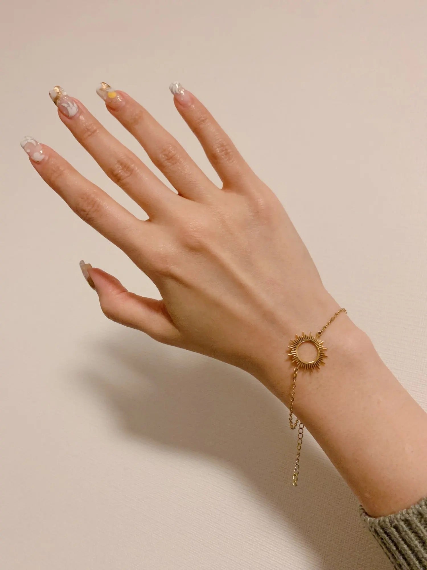 sonnenkreis-armband-edelstahl-silber-modern-damenschmuck-natascha-woge