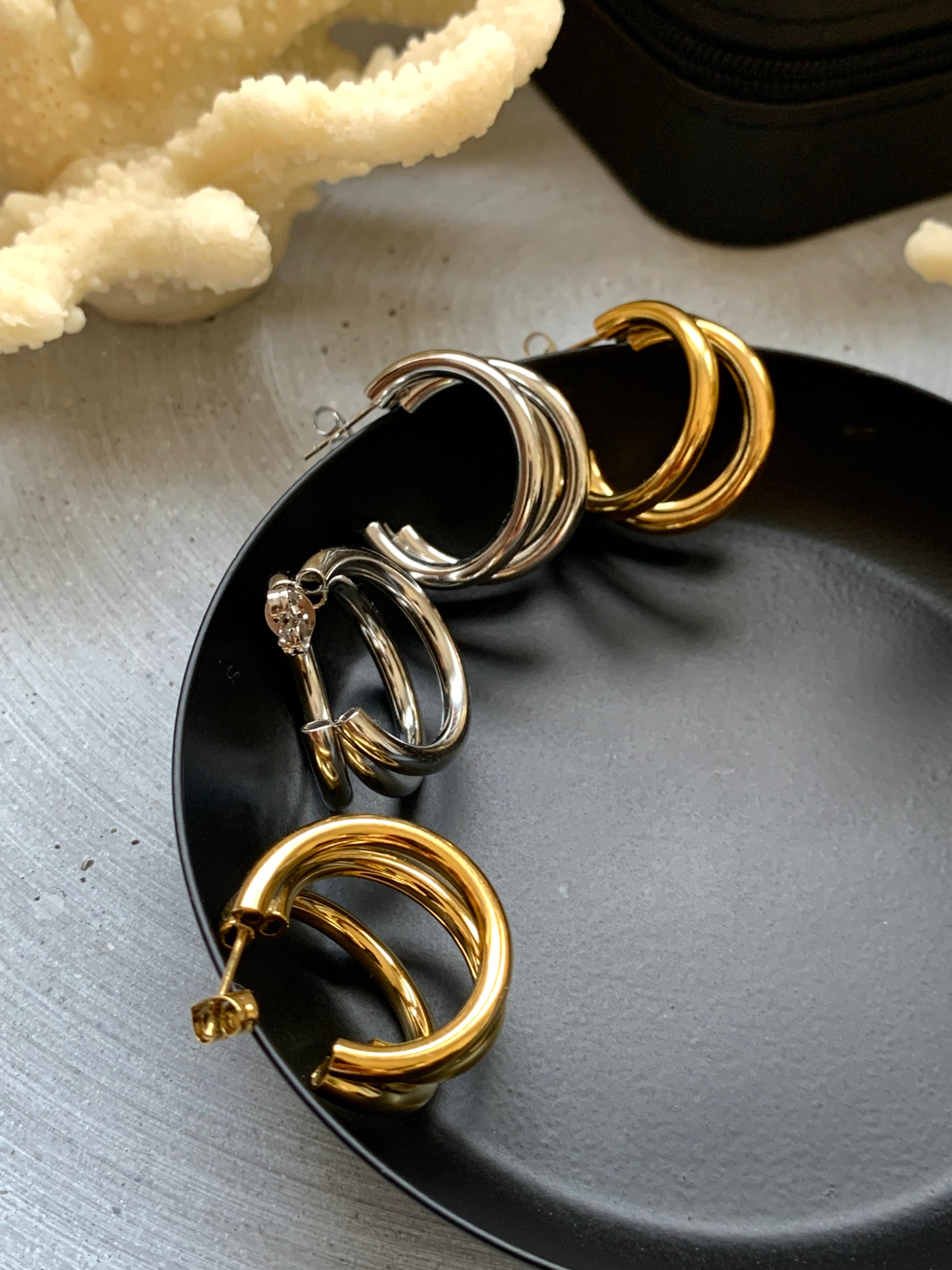 wasserfeste-edelstahl-creolen-roehren-optik