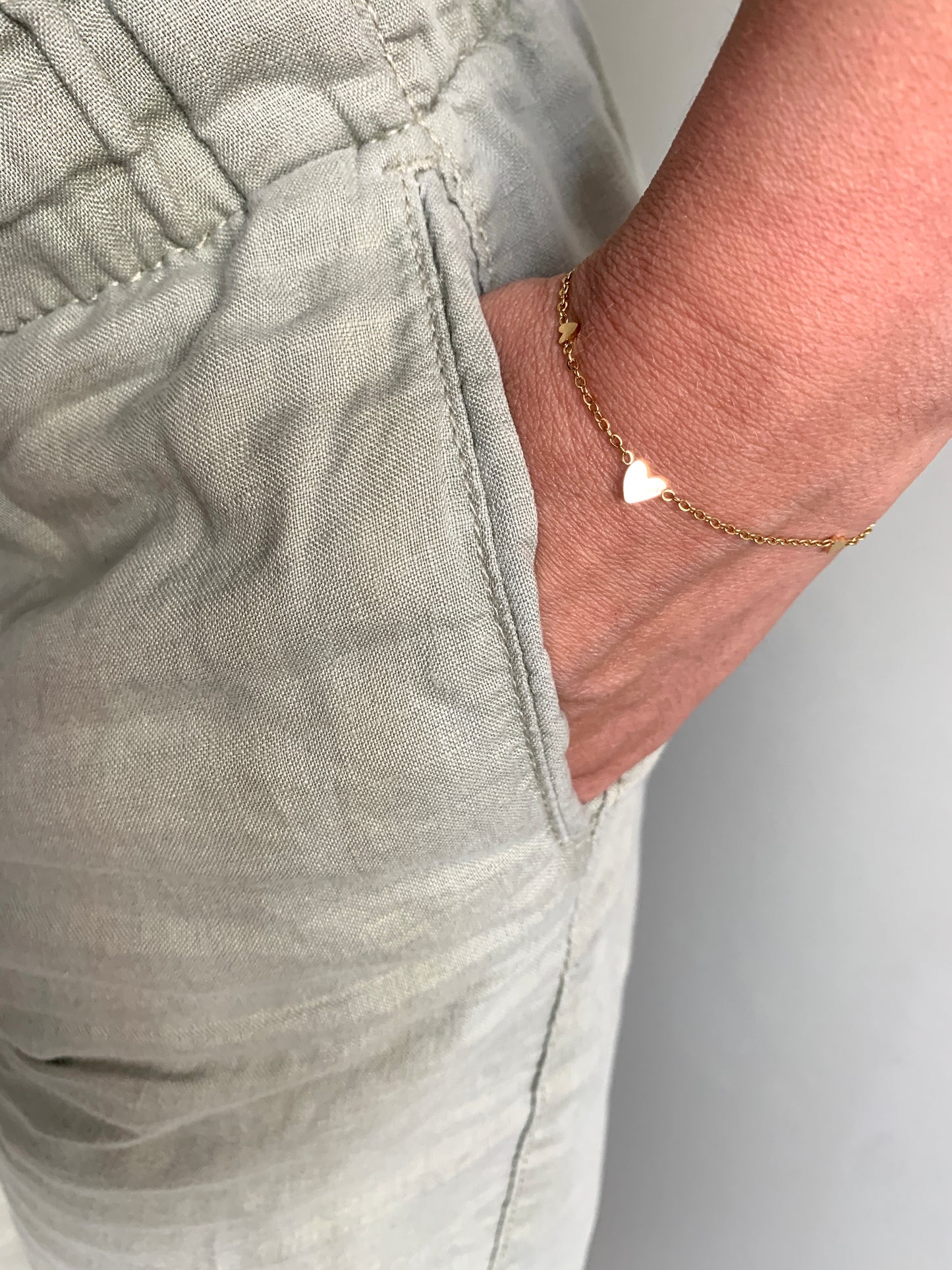 zartes-herz-armband-gold-edelstahl-alltagsschmuck-natascha-woge